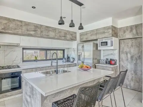 Divina casa en El Canton al agua
