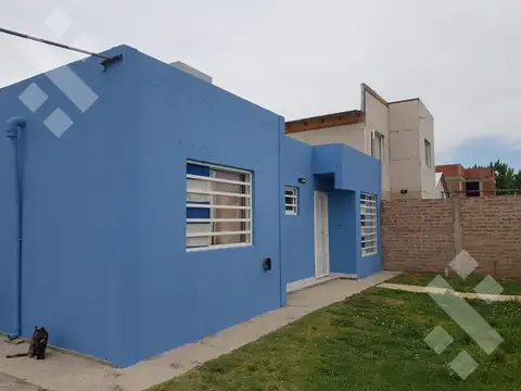 Casa en venta 2 dorm. Loteo Venezia-  Plottier - Patio - Lote esquina