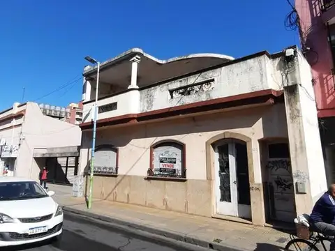 Importante casa de 2 plantas en barrio sur