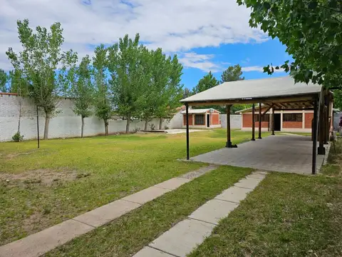 EN VENTA CASA EL CARRIZAL.PARQUE PILETA QUINCHO