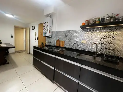 VENTA - DEPARTAMENTO 3 DORMITORIOS CON COCHERA - BARRIO ABASTO