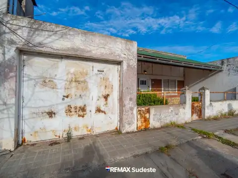 VENTA CASA DOS DORMITORIOS CON GARAGE Y PATIO