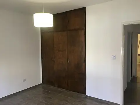 Casa 6 ambientes con 2 baños