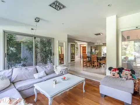 Venta Casa Haras del Pilar La Pradera 6 amb, 4 dor, 3 baños, toilette, 2 cocheras, pileta. Excelente