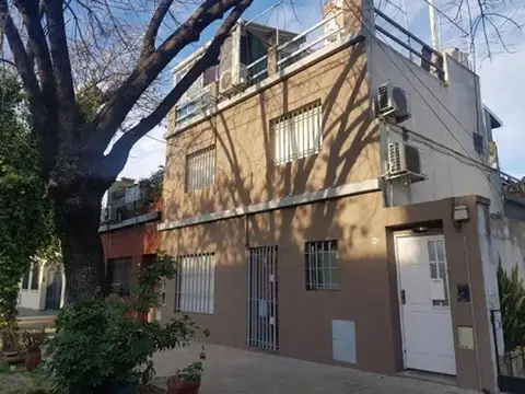 Depto Tipo Casa 3 ambientes con 2 baños