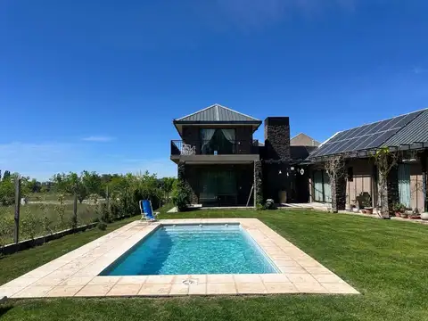 Excelente casa en venta en Prestigioso Barrio Privado La Vacherie Country Golf