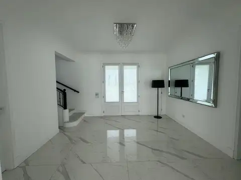 Casa 7 ambientes con 4 baños