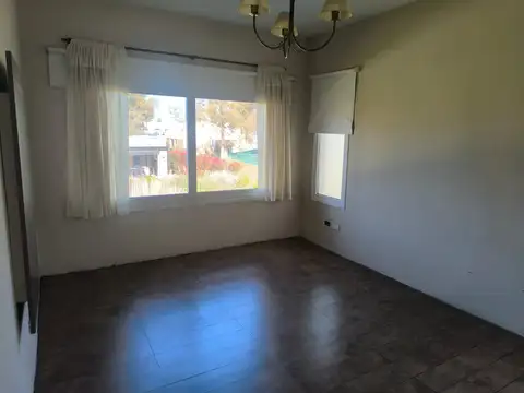 Casa en Alquiler en Álvarez Del Bosque, USD 1.300