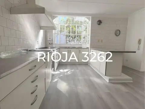 CASA DE TRES DORMITORIOS  EN ALQUILER