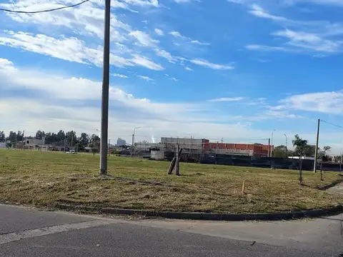 Terreno comercial en Balcarce y Cecarelli