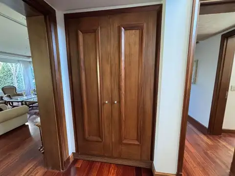 Casa 9 ambientes con 4 baños