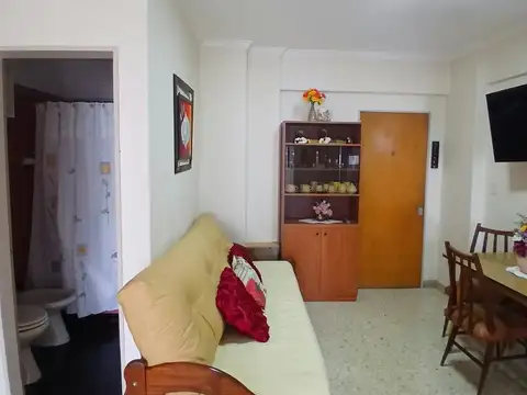 Alquiler temporada - 1 ambiente a la calle - Av Colón 2500 - Plaza Mitre