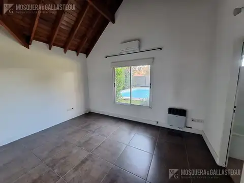 Casa en Venta con 3 cocheras