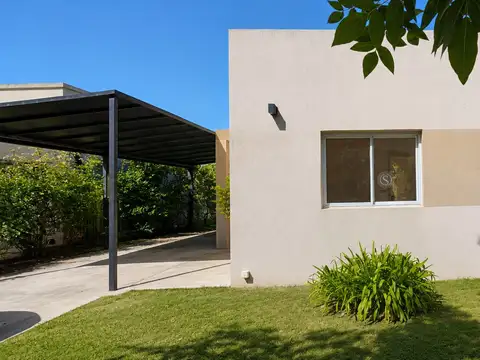 Casa Chalet  en Venta en San Eduardo, Pilar del Este, Pilar