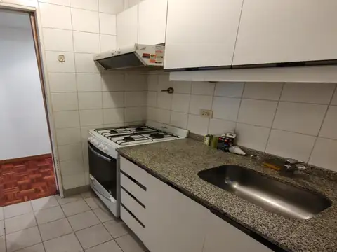 Departamento en Alquiler en Parque Centenario, $ 650.000