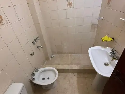 Venta departamento luminoso en alquiler en Congreso - monoambiente sobre Av. Rivadavia