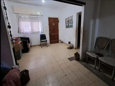 Casa 6 ambientes con 1 baño