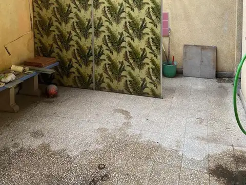 Depto Tipo Casa 4 ambientes con 2 baños