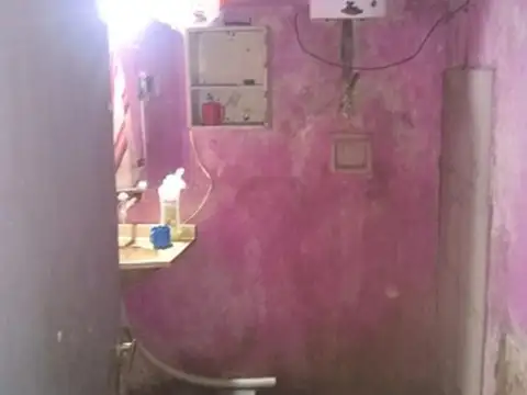 Casa 2 ambientes con 1 baño