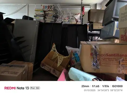 LOCAL CON ENTRE PISO  excelente ubicación