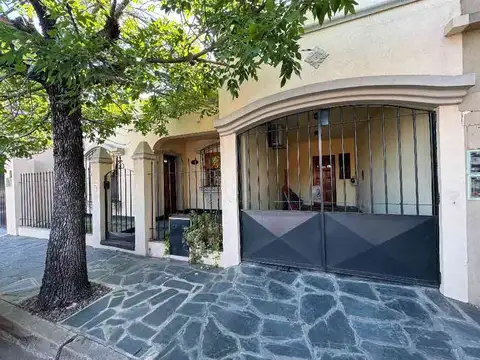 Casa en venta en Castelar Sur