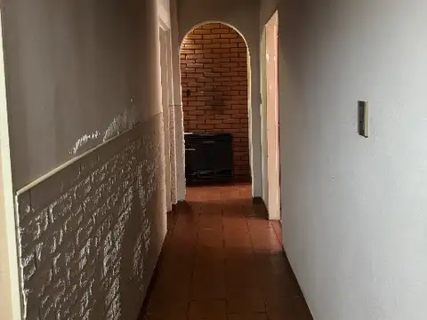 Casa 4 ambientes con 1 baño