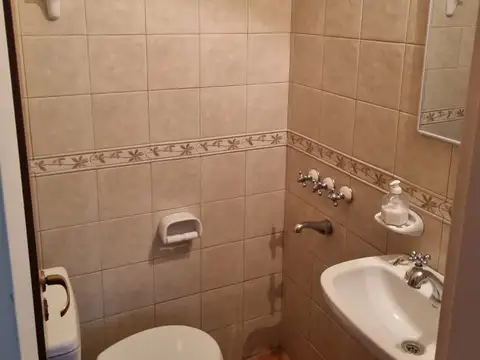 Casa en Alquiler con 4 cocheras