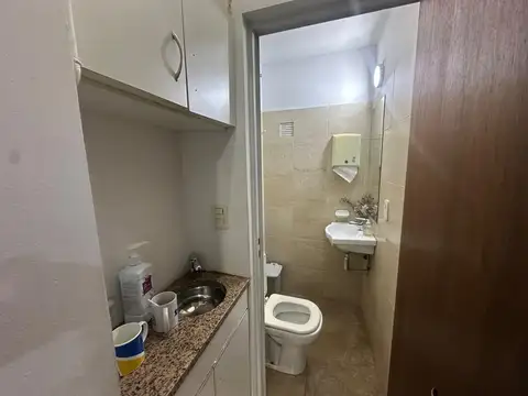 Oficina 4 ambientes con 1 baño
