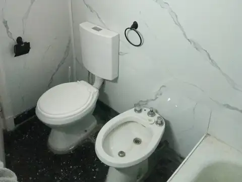 ALQUILER Chalet por 24 meses - Cocina comedor, garage, lavadero, jardín, parrilla- SIN MUEBLES