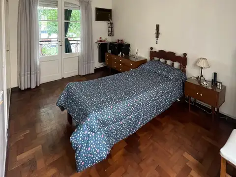 Mercedes 2800, Piso 1