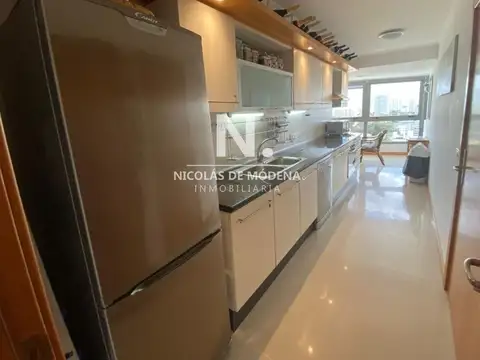 Vende en Playa Brava, Apartamento de 3 dormitorios, con vista al mar