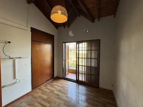 Casa en Alquiler con 1 cochera