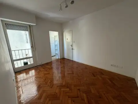 Hermoso 2 Ambientes sin muebles , aire acondicionado