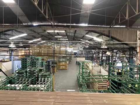 Galpon en Alquiler 67  mts Frente