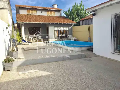 APTO CREDITO   CHALET INTERNO c/pileta - BERNAL