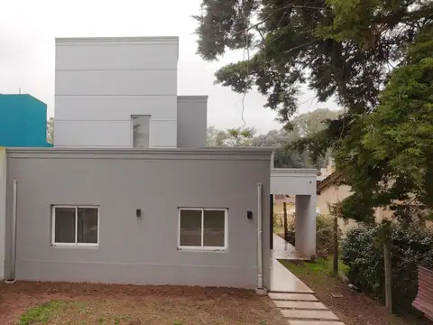 Casa en Venta con 2 cocheras