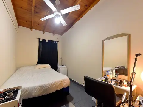 Casa 7 ambientes con 2 baños