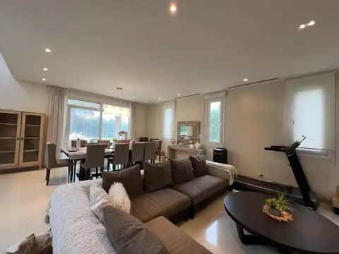 Casa en Venta en Haras Santa María, USD 650.000