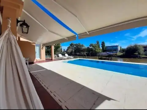 Casa en Venta con 4 cocheras