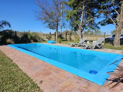 Casa quinta en Antelo amoblada de una habitación, parrillero, pileta y gran jardín parquizado