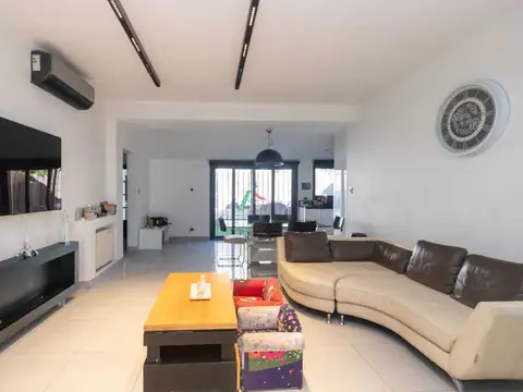 VENTA CASA 6 AMBIENTES PILETA COCHERA VILLA DEVOTO