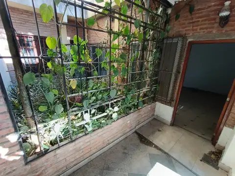 CASA 6 AMBIENTES EN VENTA LLAVALLOL