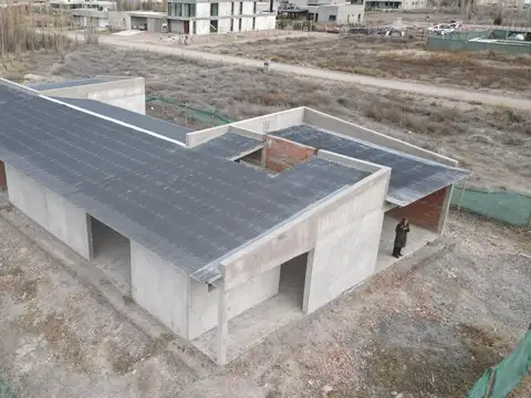 Casa 4 ambientes con 2 baños