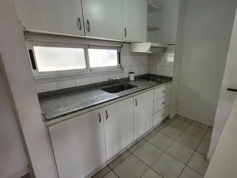 Departamento monoambiente con balcón en ALQUILER- Morón