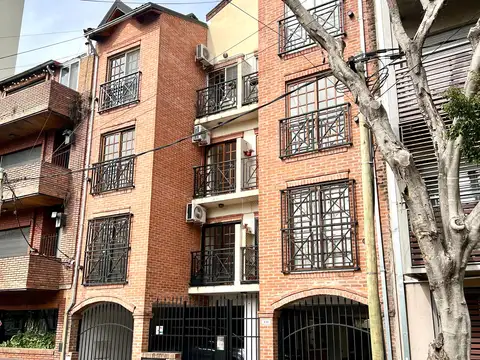 Moderno Depto de 2 Amb. Muy Luminoso. Ubicado a 4 Cuadras de Estacion V. López. Aire Acondicionado
