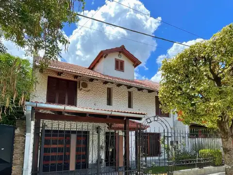 VENTA CASA 4 DORMITORIOS C/PATIO ALTOS DE ALBERDI