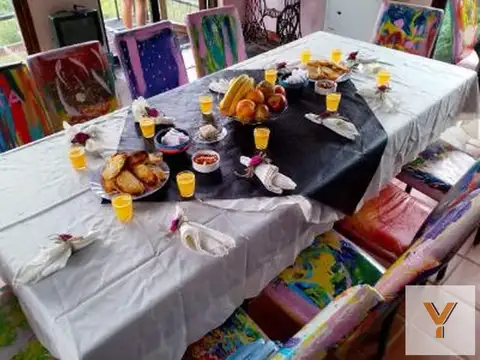 Casa en venta - 3 Dormitorios 5 Baños - Unquillo