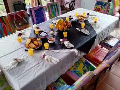 Casa en venta - 3 Dormitorios 5 Baños - Unquillo