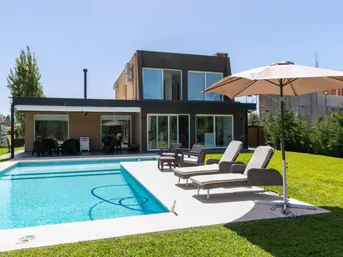 Sensacional casa 4 Amb. en Canning - Barrio El Rebenque