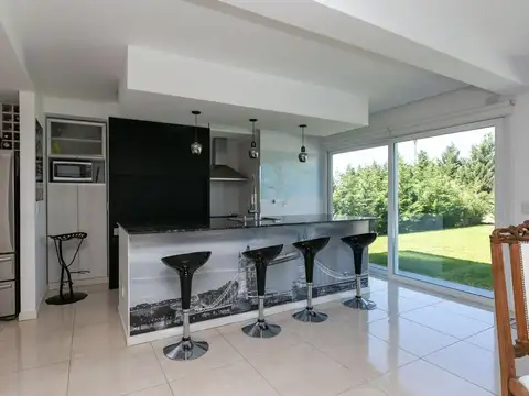 Sensacional casa 4 Amb. en Canning - Barrio El Rebenque